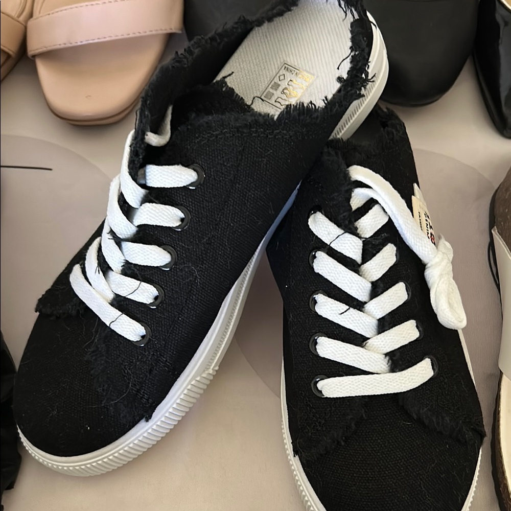 Casual Black Canvas Sneakers
